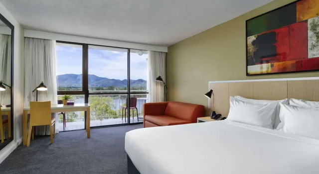 Номер Standard с балконом и с видом на реку Mercure Rockhampton
