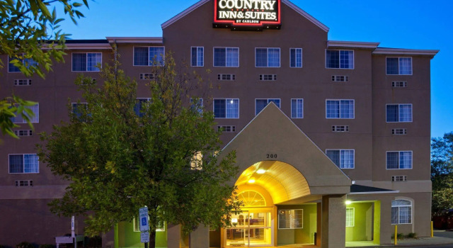 Country Inn & Suites by Radisson, Sioux Falls, Брондау Қонақ үй Су-Фолс South Dakota