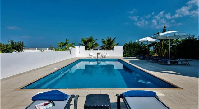 Xenos Villa 7 with a Private pool near the sea, Book Villa Hotels in Tigaki with a Pool, Swimming Pool