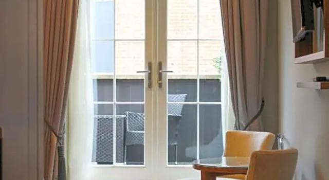 Номер Deluxe с балконом One Warwick Park Hotel