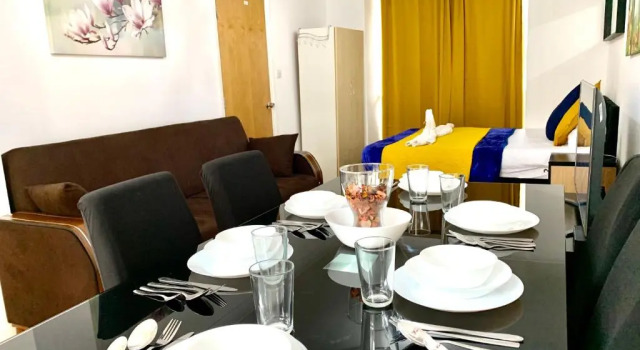 Апартаменты London 4 Bedrooms 3 Bathrooms with Garden House