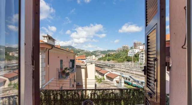 Trainspotting - 50 meters from La Spezia Centrale, Забронировать Отель Специя Итальянская Ривьера, рядом с Центральный вокзал Специи