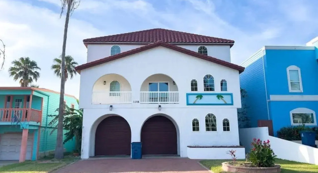 Fun Retro Island Vibe Sleeps 17 Beach 1 Block 4 Bedroom Home, Buchen Sie Ferienhaus Padre Island USA