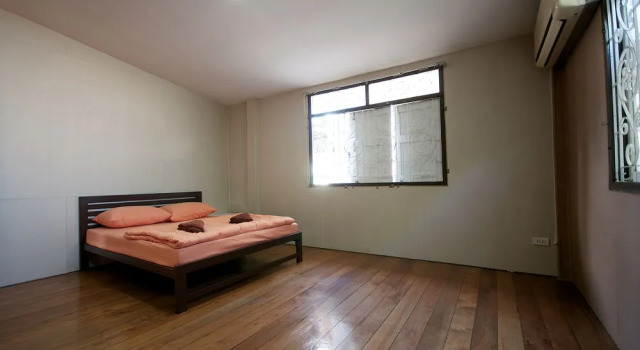 Nacornhostel Nil, Забронировать Отель Отели Бангкока с парковкой, рядом с Ват-Бовоннивет-Вихара, Парковка
