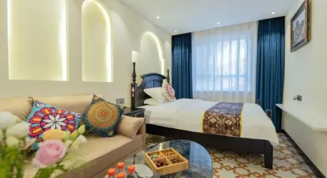 Семейный люкс Luxury Yu Tingxuan B&B (Yining Airport Liuxing Street Scenic Area)