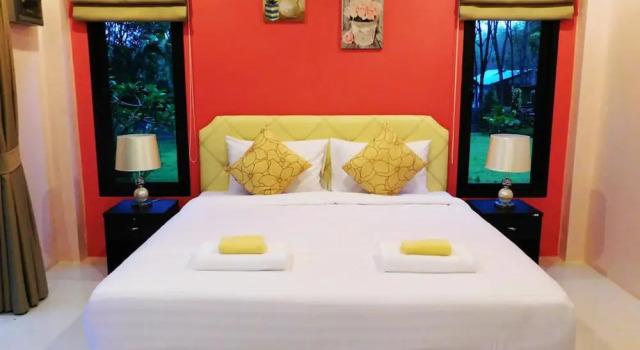 Номер Standard с балконом Phuket Sirinapha Resort