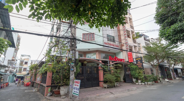 RedDoorz near Tan Huong Market 2