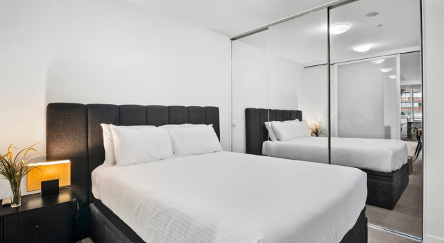 Modern 1 Bed Apartment With City Views, Забронировать Апартаменты/квартира Докландс Мельбурн, рядом с Пристань для яхт «Е»