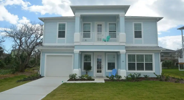 Beach Front 5 bed 4 Bath Luxury House Hot Tub Fenced Yard Pets Welcome