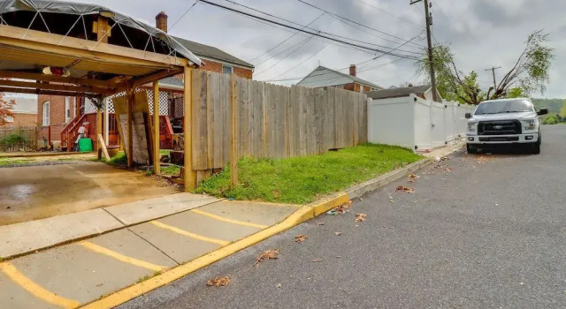 Allentown Townhome W/ Deck - 3 Mi To Ppl Center!, Buchen Sie Hotel Allentown ABE