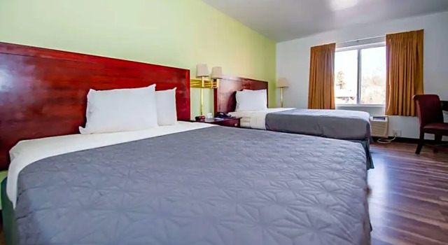 Люкс Rodeway Inn Central Colorado Springs