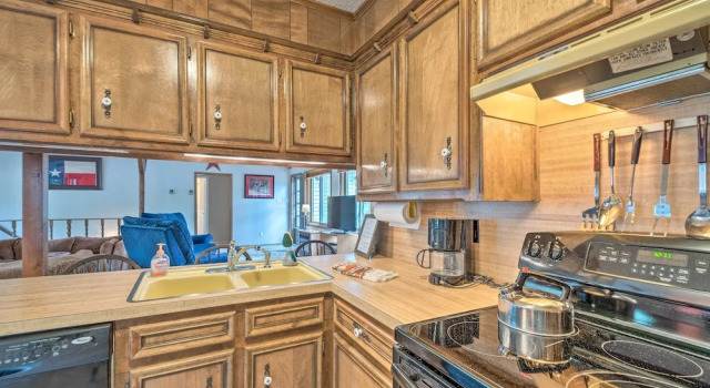 Коттедж 14 Mi to Ski Apache: Ruidoso Home w/ Deck & Grill!