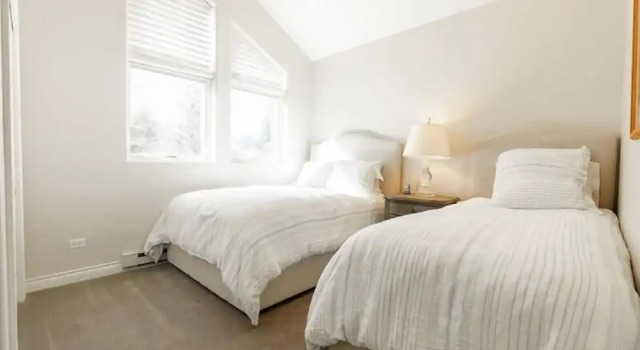 Кровать в общем номере с 6 комнатами Northwood's Juniper 311 6 Bedroom Condo by RedAwning
