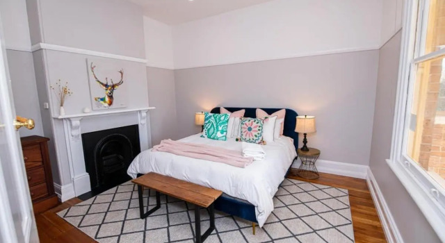 The Byng House Grand and Central, Entertain 12