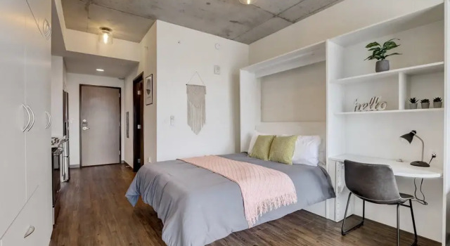 FRONTDESK Urbanite Apts Lower East Side Milwaukee, Rezerwuj Apartament Milwaukee Wisconsin, w pobliżu Oriental Theatre