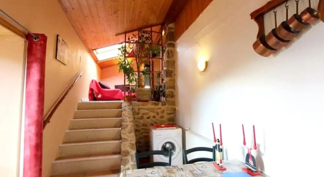 House With 2 Bedrooms in Champis, With Wonderful Mountain View, Enclos, Rezervasyon Otel Champis Ardèche