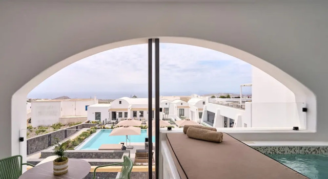 Полулюкс с красивым видом из окна Alleys All-Suite Hotel & Spa