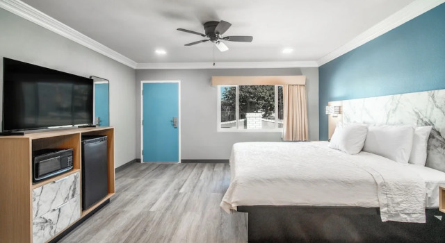 Номер Deluxe Pacific Inn and Suites