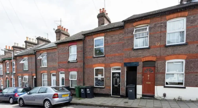 Ashton House, Luton - inhabit short stays