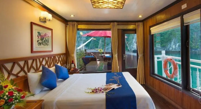 Двухместный люкс Royal с балконом Royal Palace Cruise