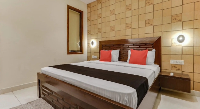 Capital O 80143 Hotel Foodiez, Book Hotel Amritsar Punjab