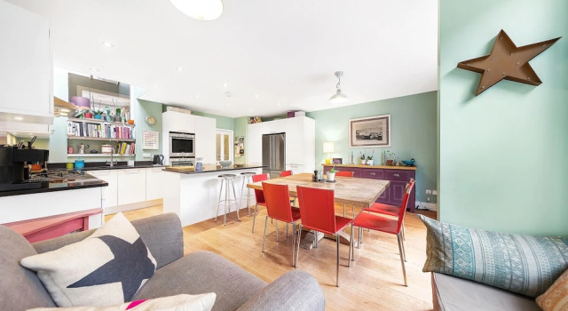 Colourful on Ormiston Grove