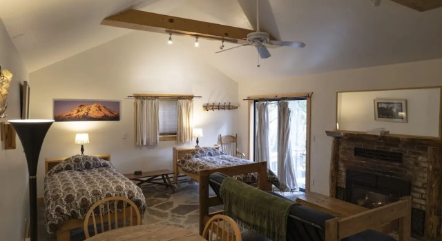 Коттедж Whittaker's Motel & Historic Bunkhouse