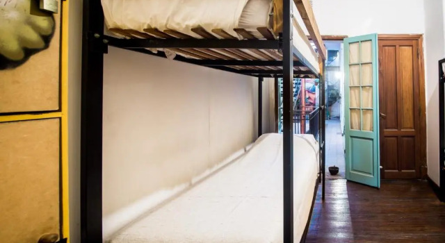 Кровать в общем номере (женский номер) Hostel Why not nva