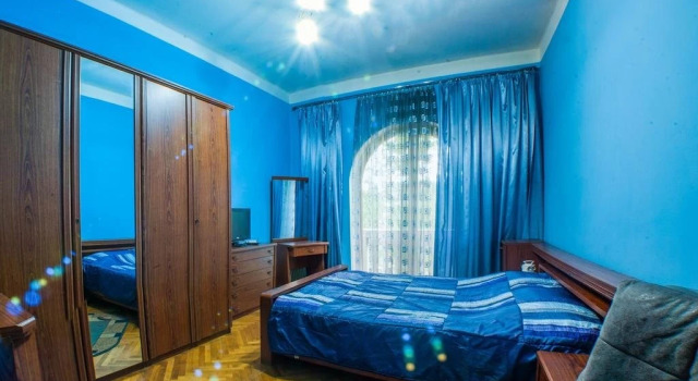 Four Seasons, Забронировать Апартаменты/квартира Тбилиси Регион Тбилиси, рядом с Тбилисский театр оперы и балета