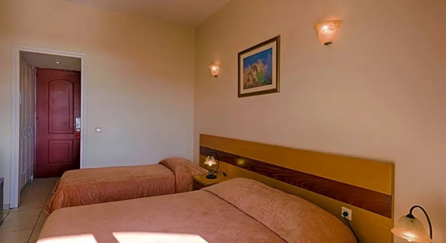 Трёхместный номер Hellinis Hotel