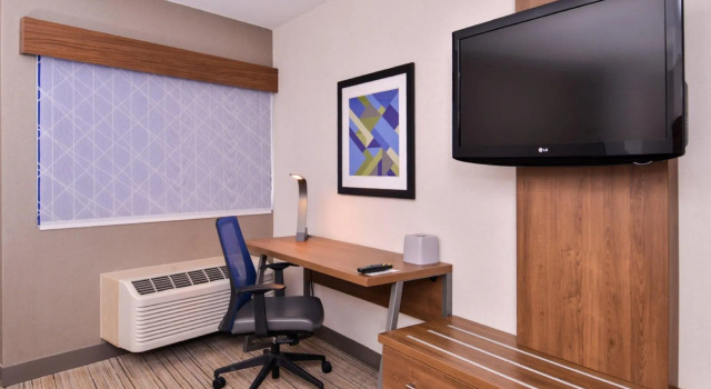 Четырёхместный номер Standard с видом на внутренний двор Holiday Inn Express Walnut Creek by IHG