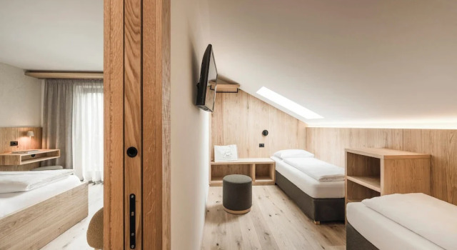 Четырёхместный семейный номер Standard Hotel Krondlhof
