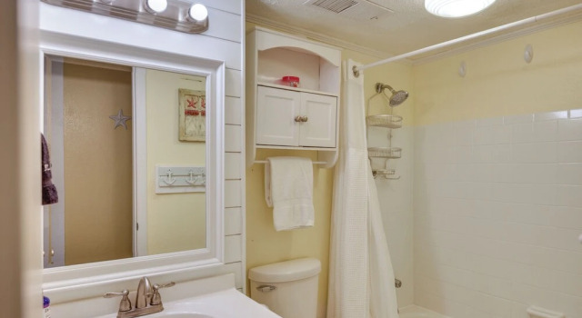 Апартаменты Daytona Beach Studio w/ Private Lanai 1 Mi to Pier