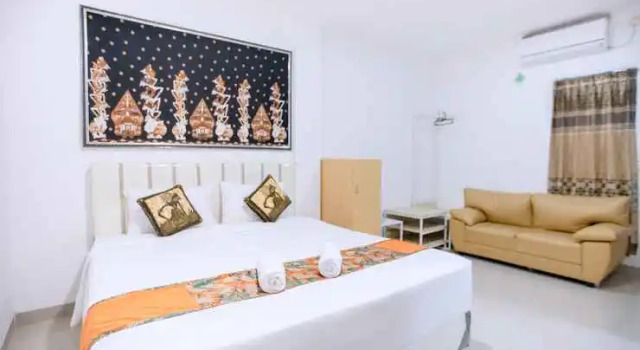 Livinn Yogya Hotel, Book Hotel Hotels in Umbulharjo with Parking, Parking