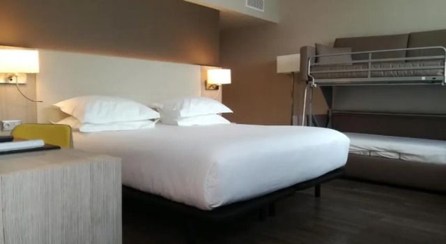 Семейный номер Executive AC Hotel by Marriott Marseille Prado Vélodrome
