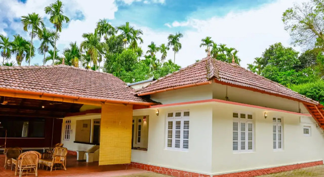 The Shire, Varaa Hotelli Sulthan Bathery 