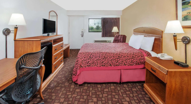 Двухместный номер Standard Days Inn by Wyndham Kingdom City