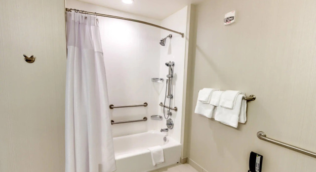 Четырёхместный номер Standard Courtyard by Marriott St. Petersburg Clearwater/Madeira Beach