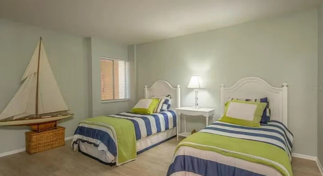 Siesta Beach Retreat Poolside 2BR Condo, Забронировать Отель Отели Сиеста-Ки с парковкой, Парковка
