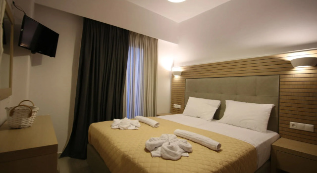 Evi Suites & Villas