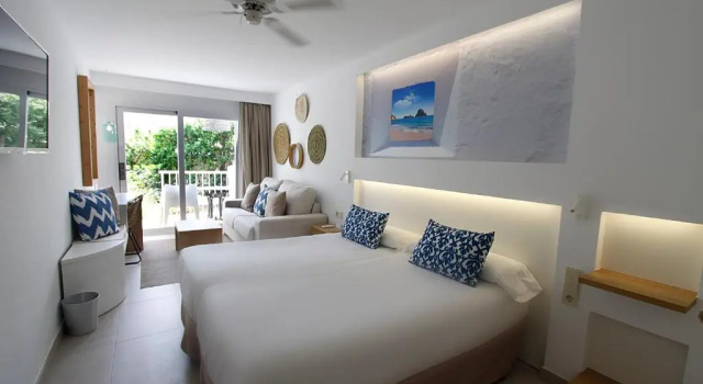 Полулюкс Club Hotel Portinatx- Все включено