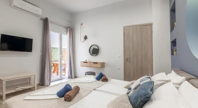 Avra Suites in City center - 50m to Beach