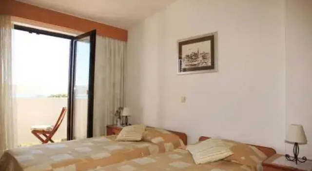 Hotel Rajna, Забронировать Отель Отели Стариград-Пакленица с парковкой, рядом с Национальный парк Пакленица, Парковка