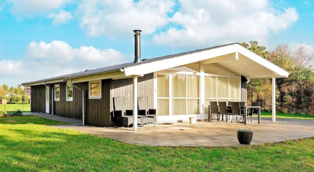 Peaceful Holiday Home in Blavand Denmark With Terrace, Book Hotel 4-Star Hotels in Ho, 4*