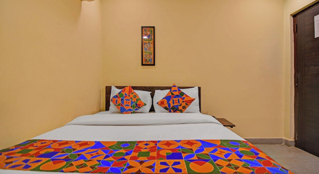 Номер Executive FabHotel The Crown Aura