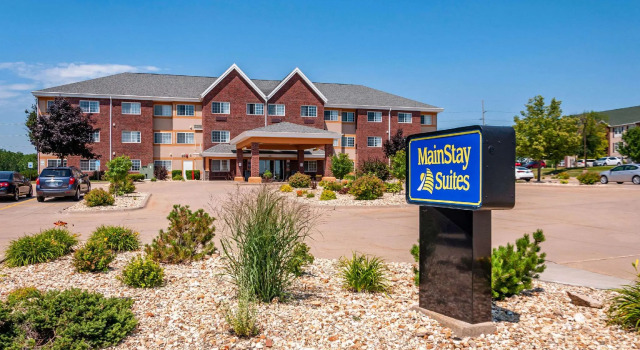 Кровать в общем номере MainStay Suites Dubuque at Hwy 20