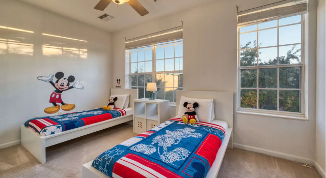 Super pleasant villa centrally located in Orlando, Varaa Villa Hotellit Kissimmee pysäköinnillä, Pysäköinti