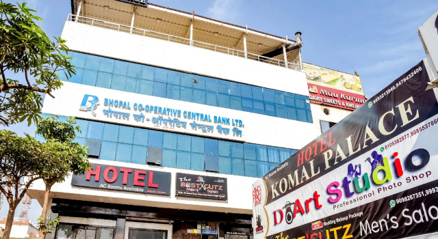 Capital O 71580 Hotel Komal Palace