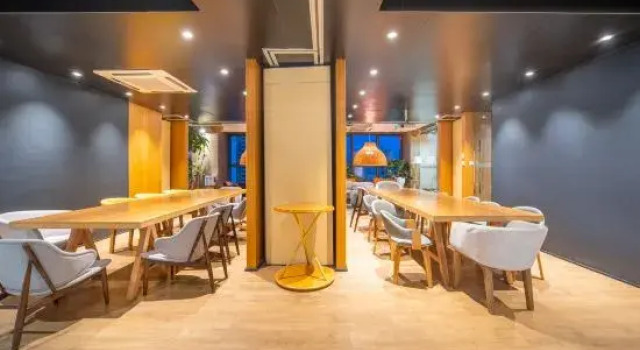 Yuelan Holiday Hotel (Urumqi High-Speed Railway Station), Book Hotel Hotels in Xinjiang with Parking, Parking
