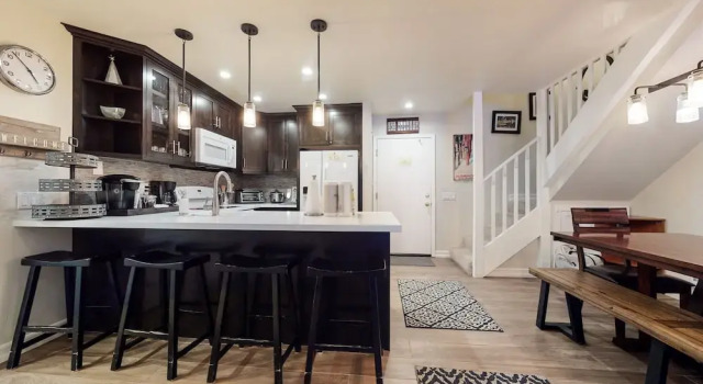 St. Anton 54 Steps to Canyon Lodge, Remodeled, Covered Parking by RedAwning, Reservar Apartamento Mammoth Lakes Mammoth